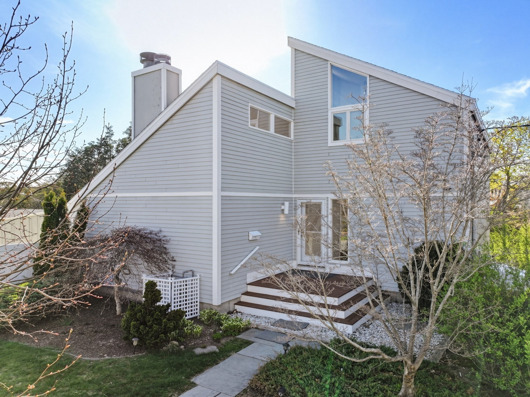 11 Stoney Brook Ln, Dartmouth, MA 02748