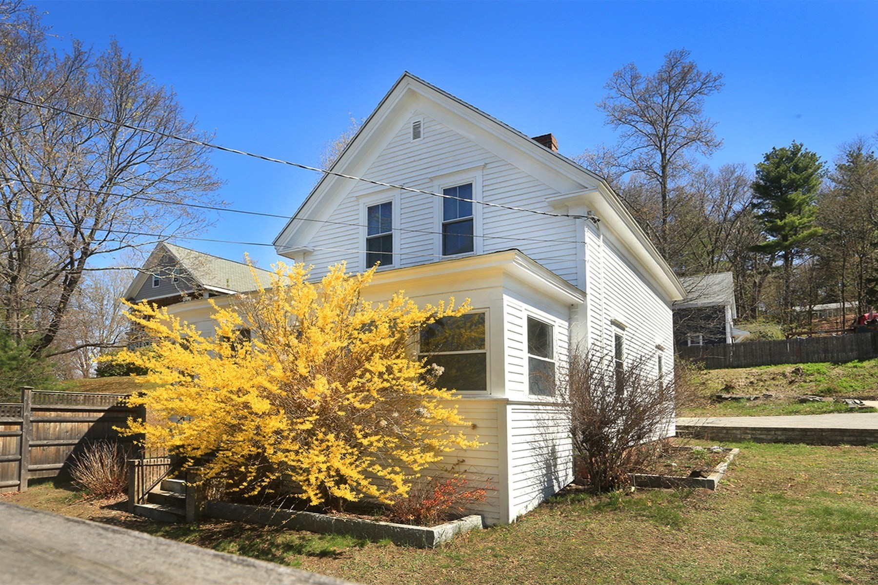 48 School St, Groveland, MA 01834
