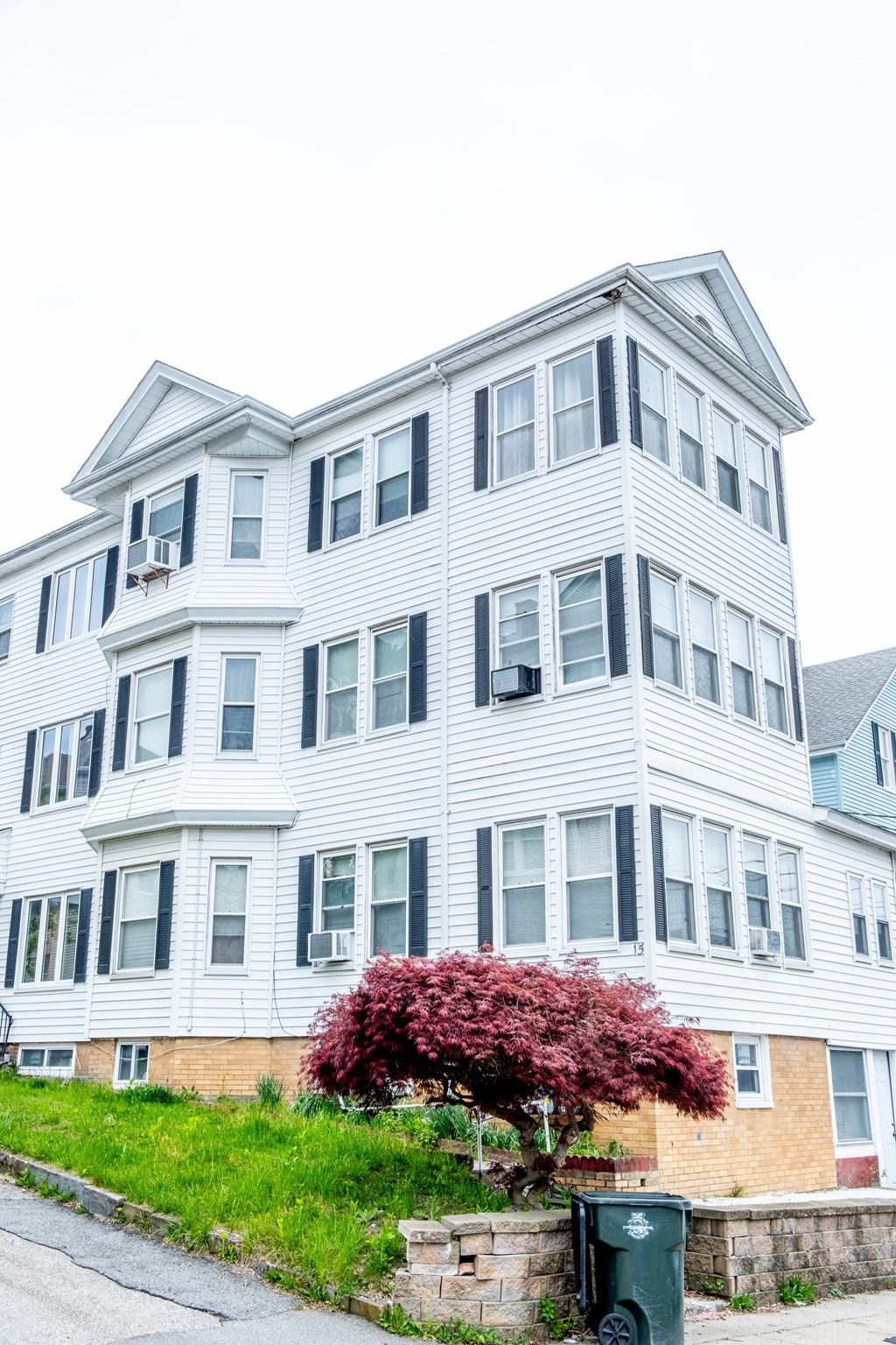 15 Oliver St, Fall River, MA 02724