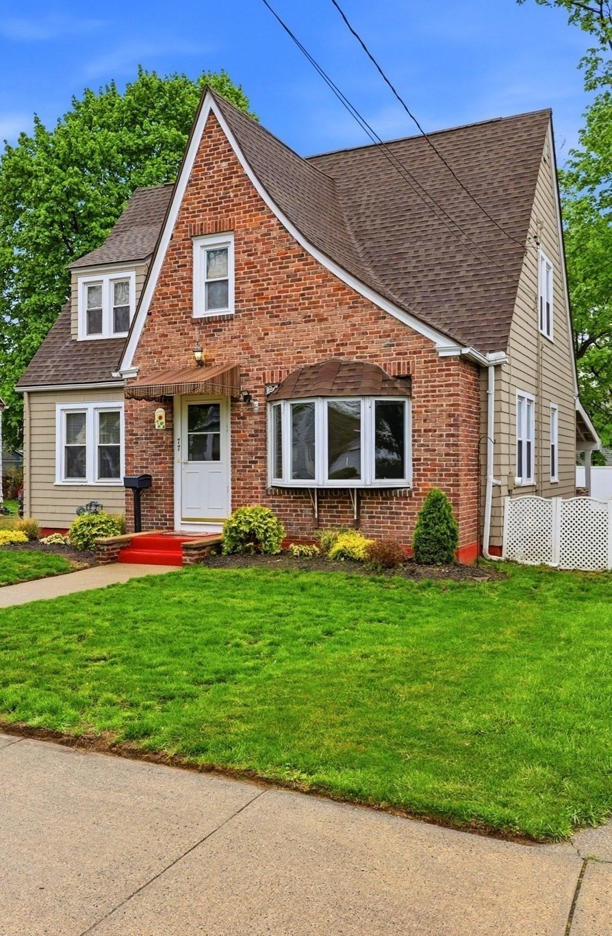 77 Fresno St, Springfield, MA 01104