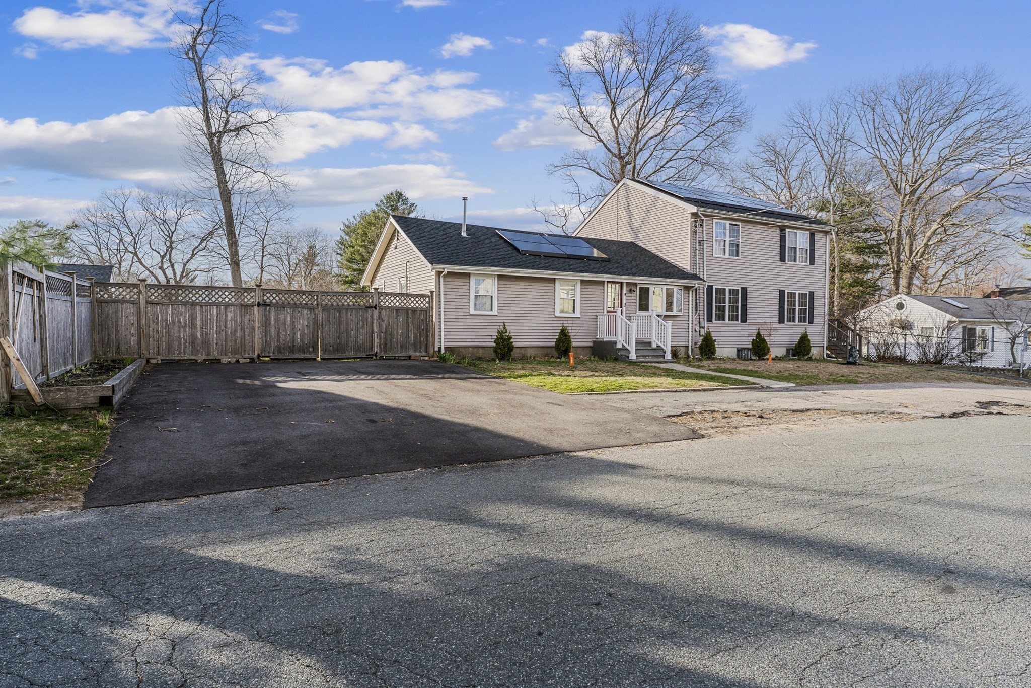 21 Dale Rd, Holbrook, MA 02343