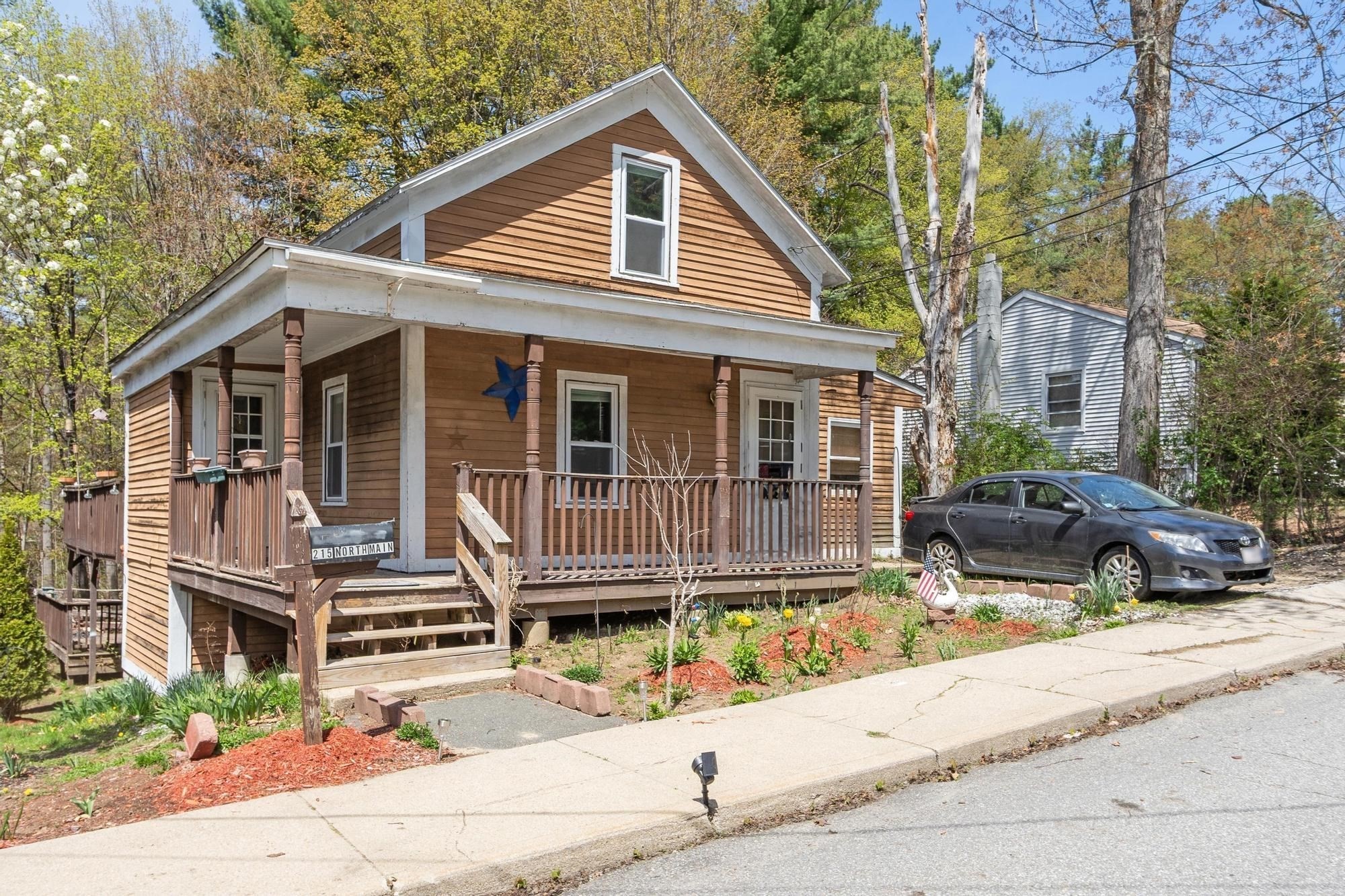 215 N Main St, Orange, MA 01364