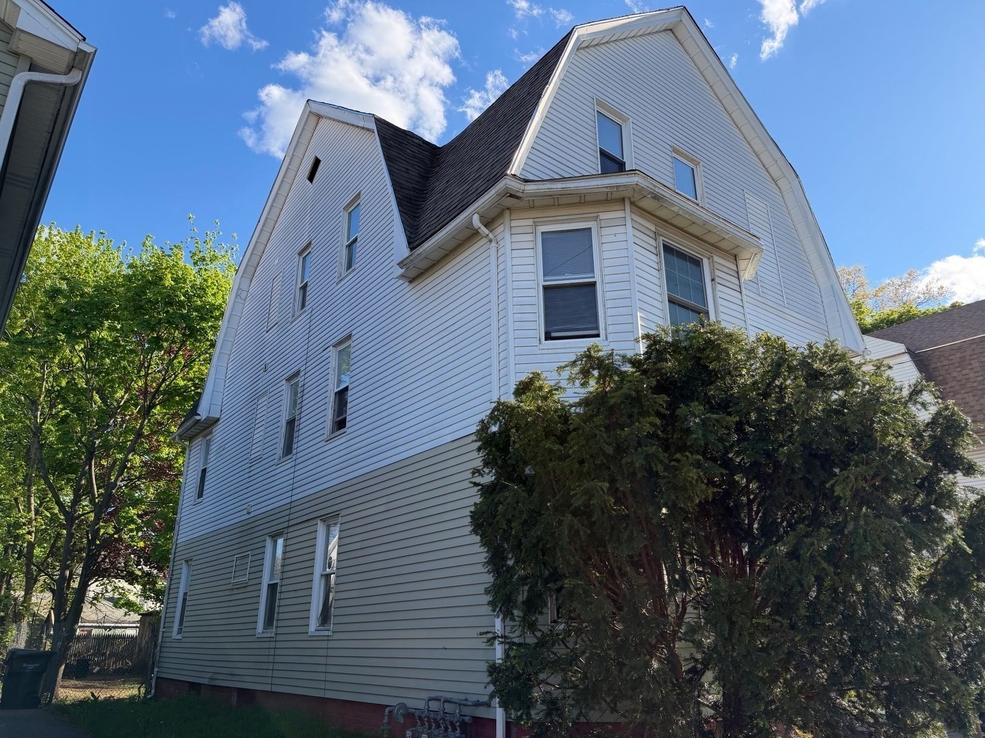 37 Wilmont St, Springfield, MA 01108