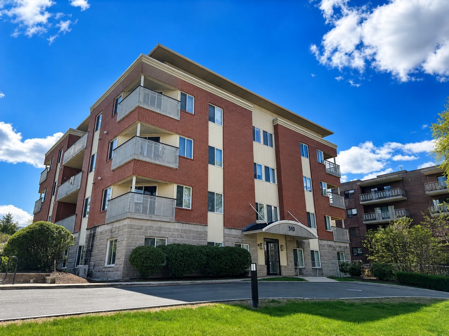 310 Hammond Pond Pkwy Unit 401, Brookline, MA 02467