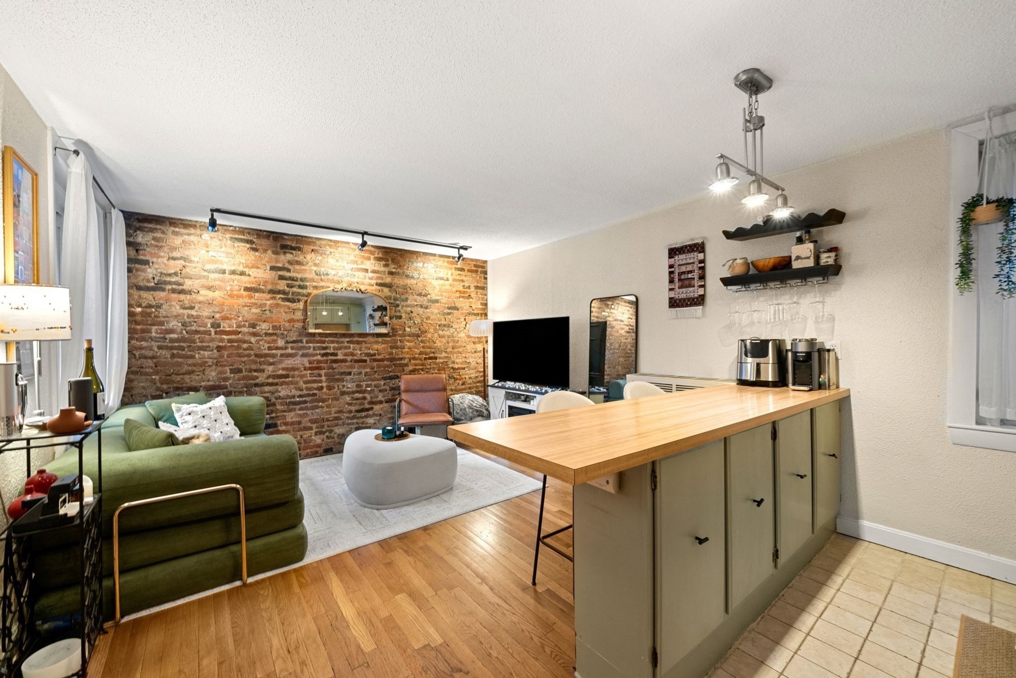 10 Henchman St Unit 2R, North End, Boston, MA 02113
