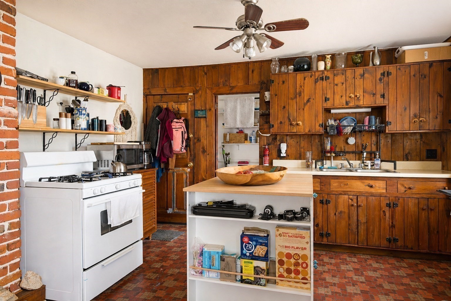 219 Rollstone St, Fitchburg, MA 01420 - Image 12