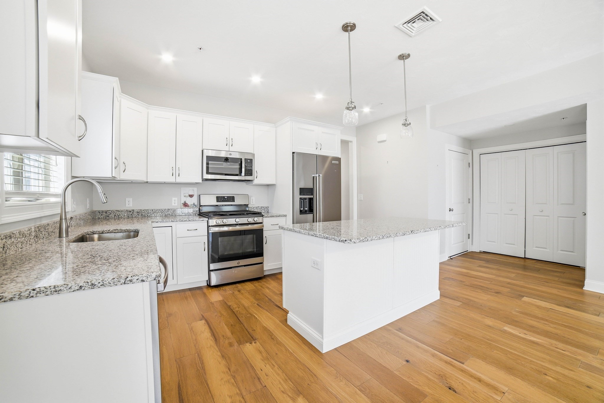 707 Southwood Ln Unit 707, Clinton, MA 01510 - Image 2