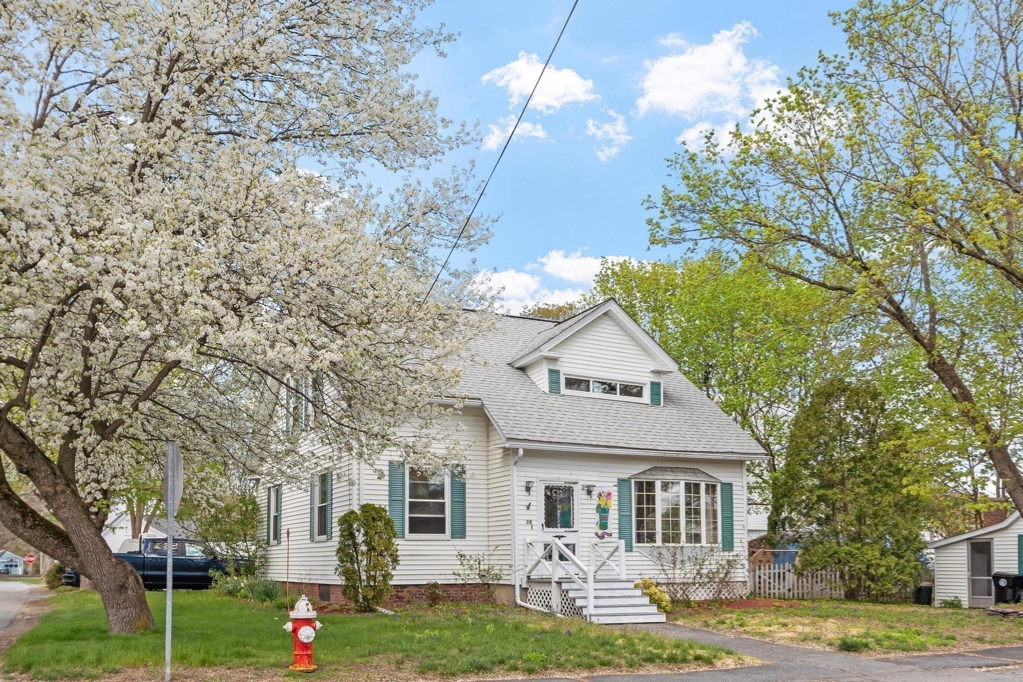 28 Chapel St, Shirley, MA 01464