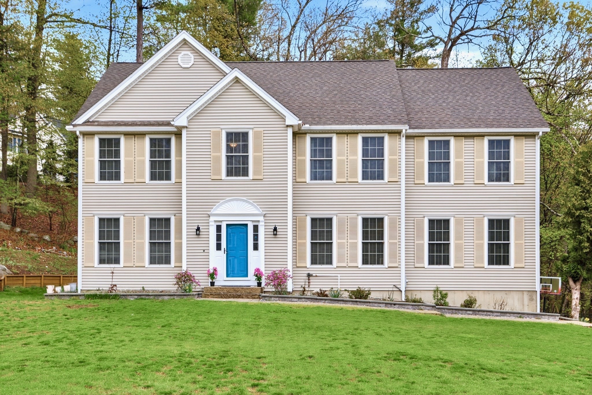 1 Lawton Ave, Westford, MA 01886
