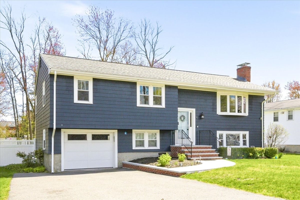 4 Flintlock Ln, Dedham, MA 02026