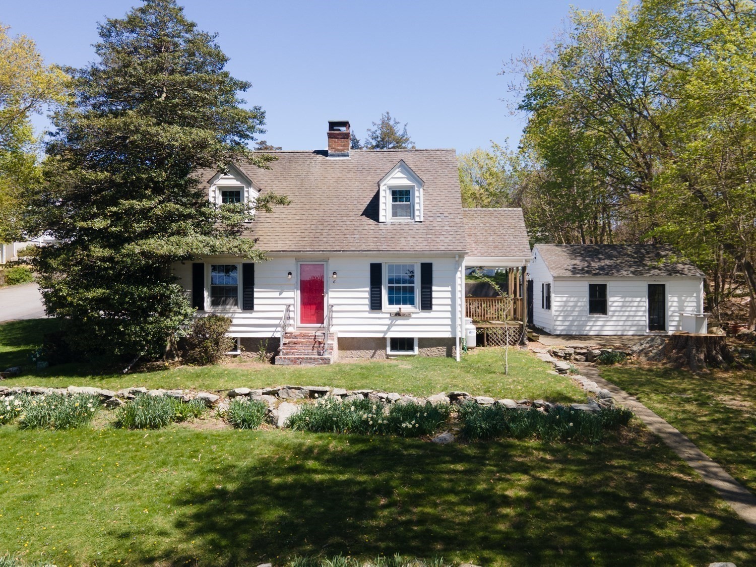 6 Miles Ave, Tiverton, RI 02878