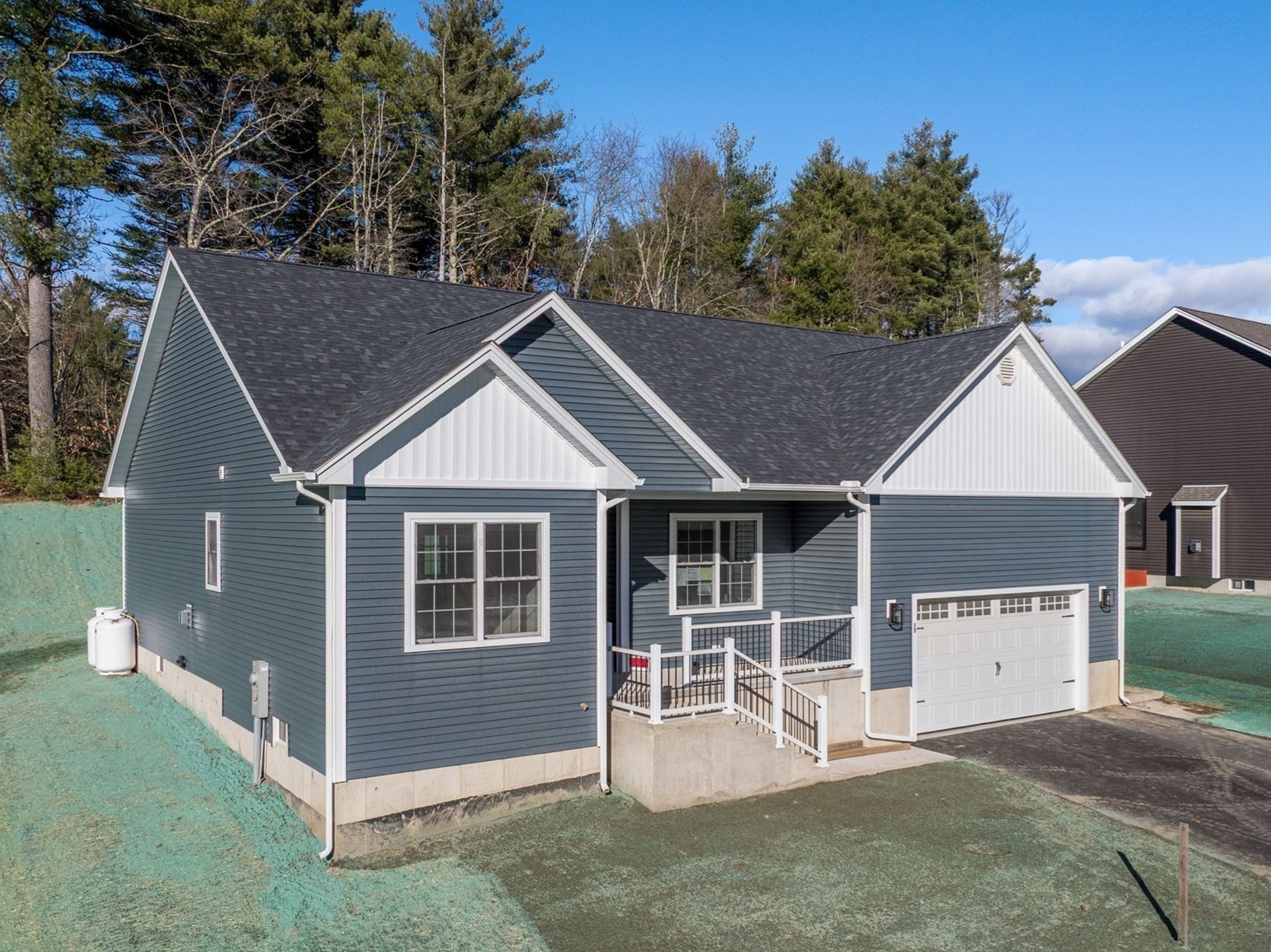 15 High Bluff, Belchertown, MA 01007