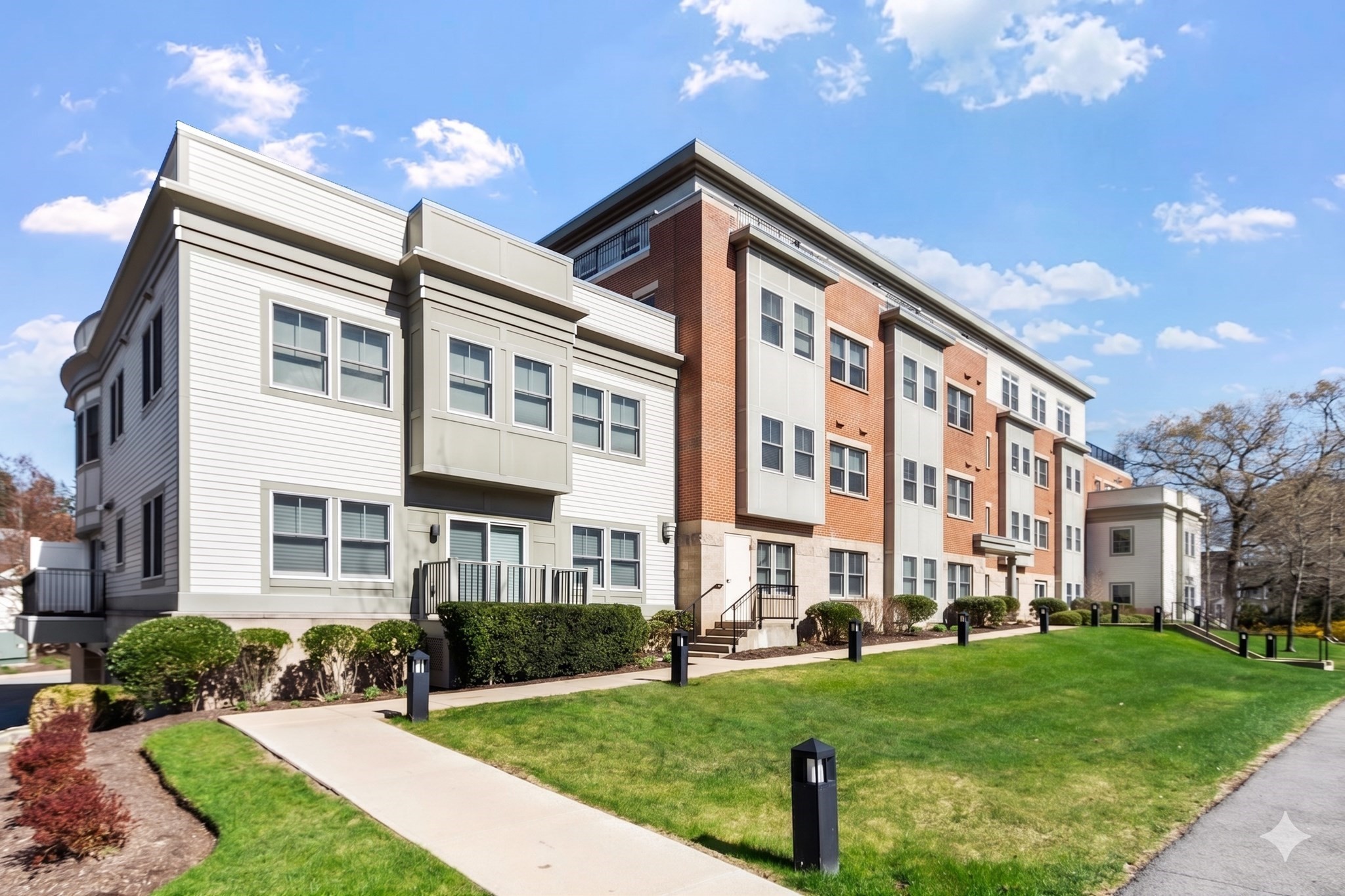 321 Hammond Pond Pkwy Unit 103, Brookline, MA 02467