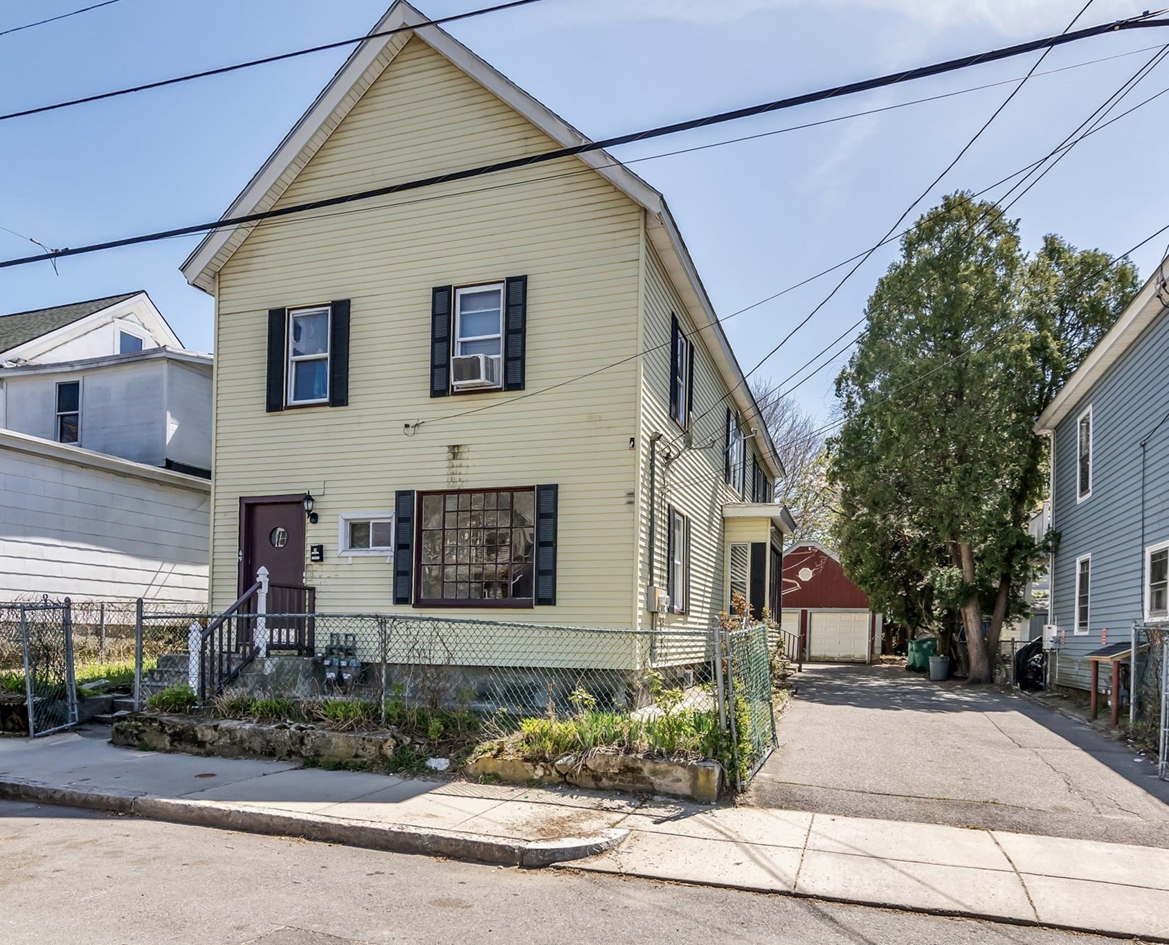 69 Lilley Ave, Lowell, MA 01850