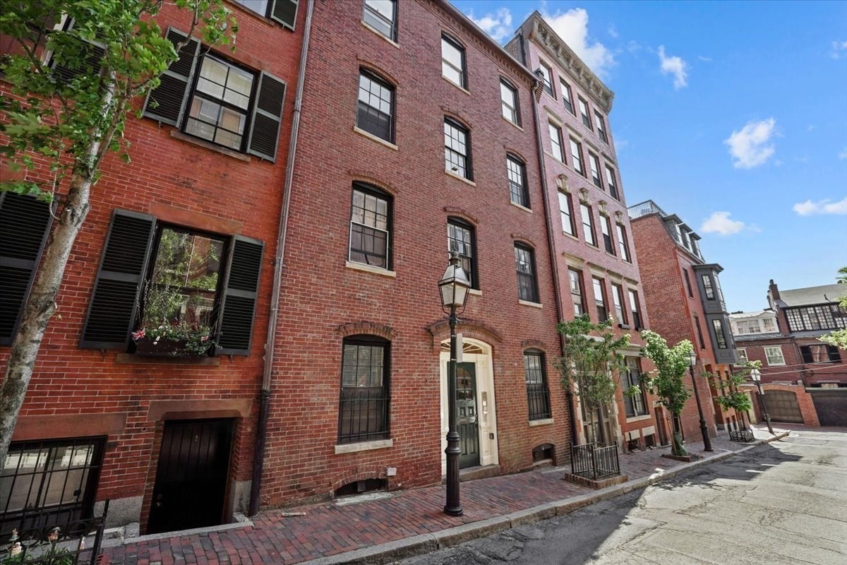 130 Myrtle St, Beacon Hill, Boston, MA 02114