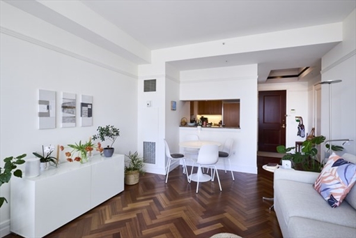 2 Avery, Apt 22A