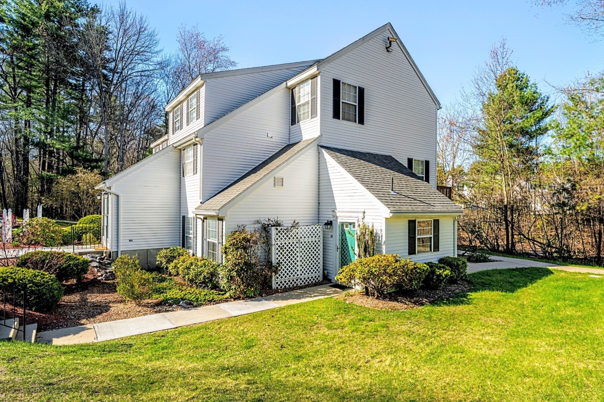 16 Gates Xing Unit 16, Leominster, MA 01453