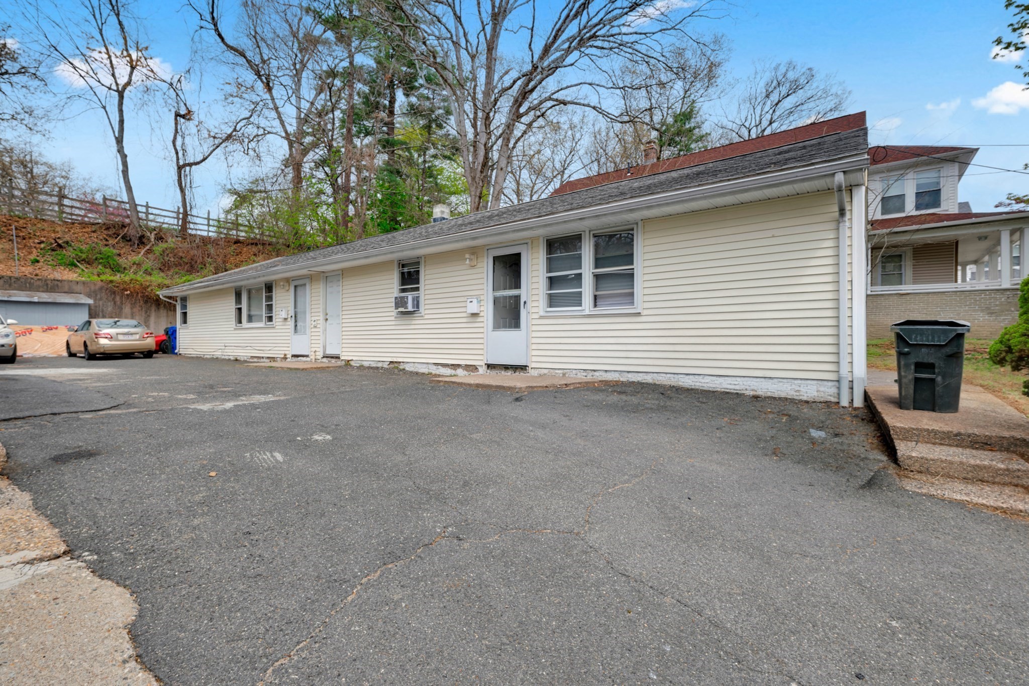 746 Alden St, Springfield, MA 01109