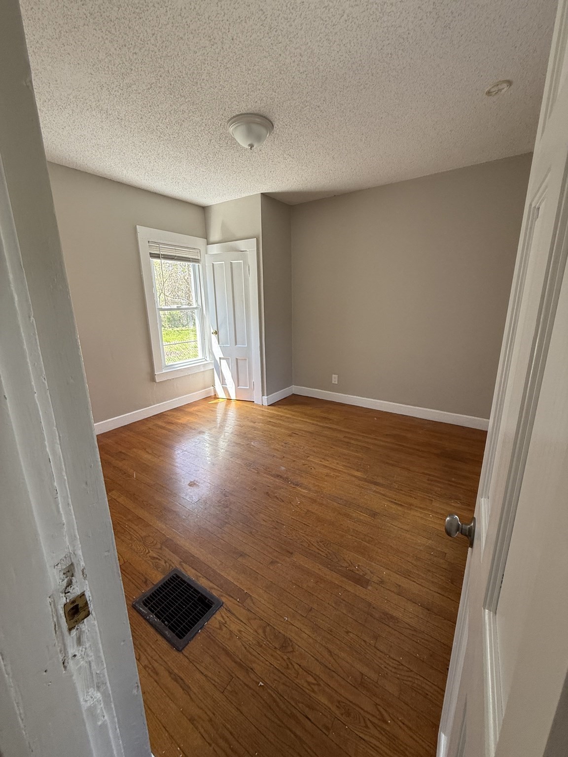 108 Alden St, Springfield, MA 01109 - Image 24