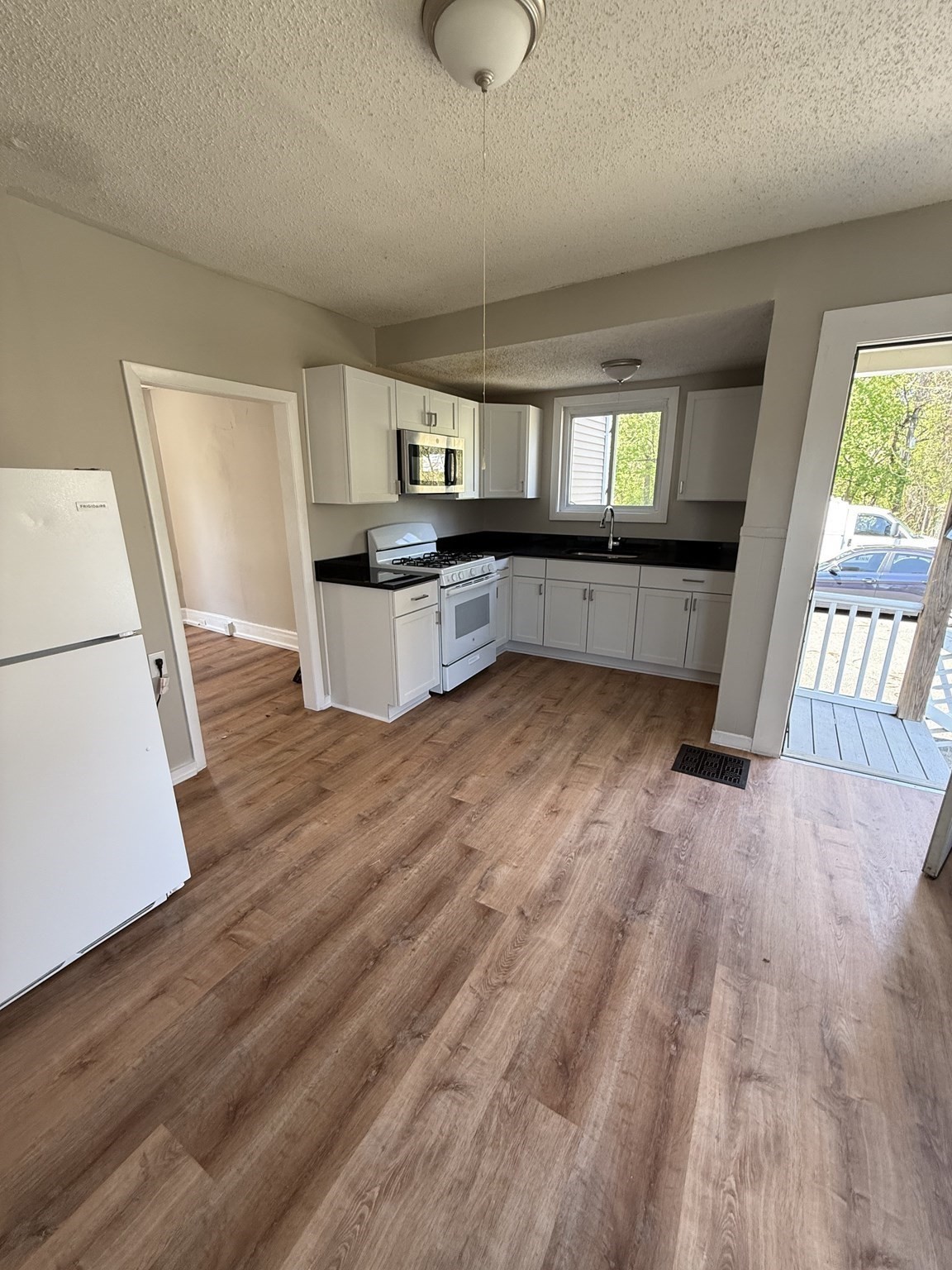 108 Alden St, Springfield, MA 01109 - Image 6