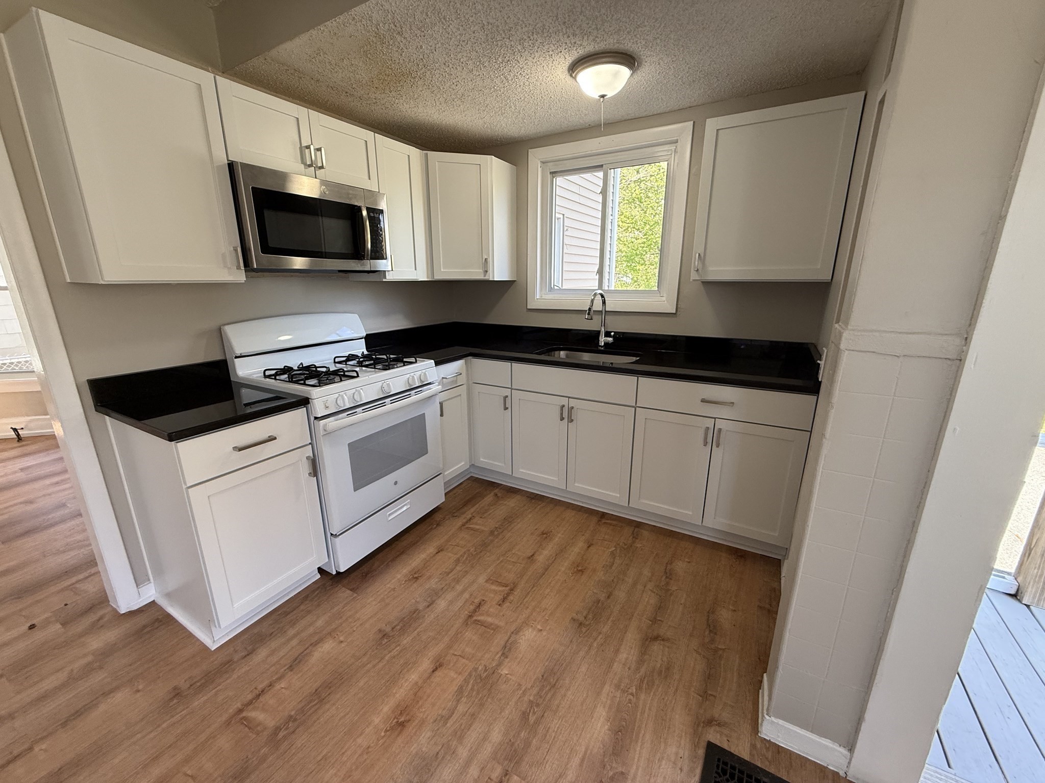 108 Alden St, Springfield, MA 01109 - Image 7