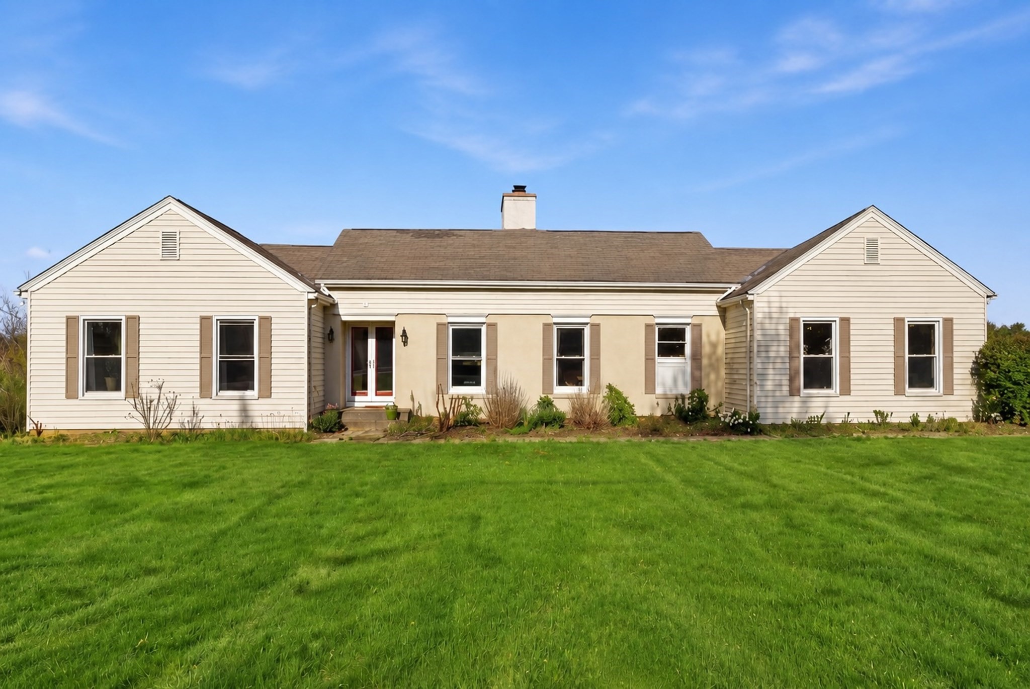 76 Fiske Hill Rd, Sturbridge, MA 01566