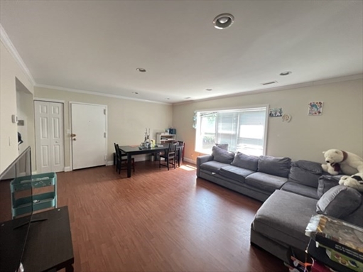 164 Newton St, Apt 3