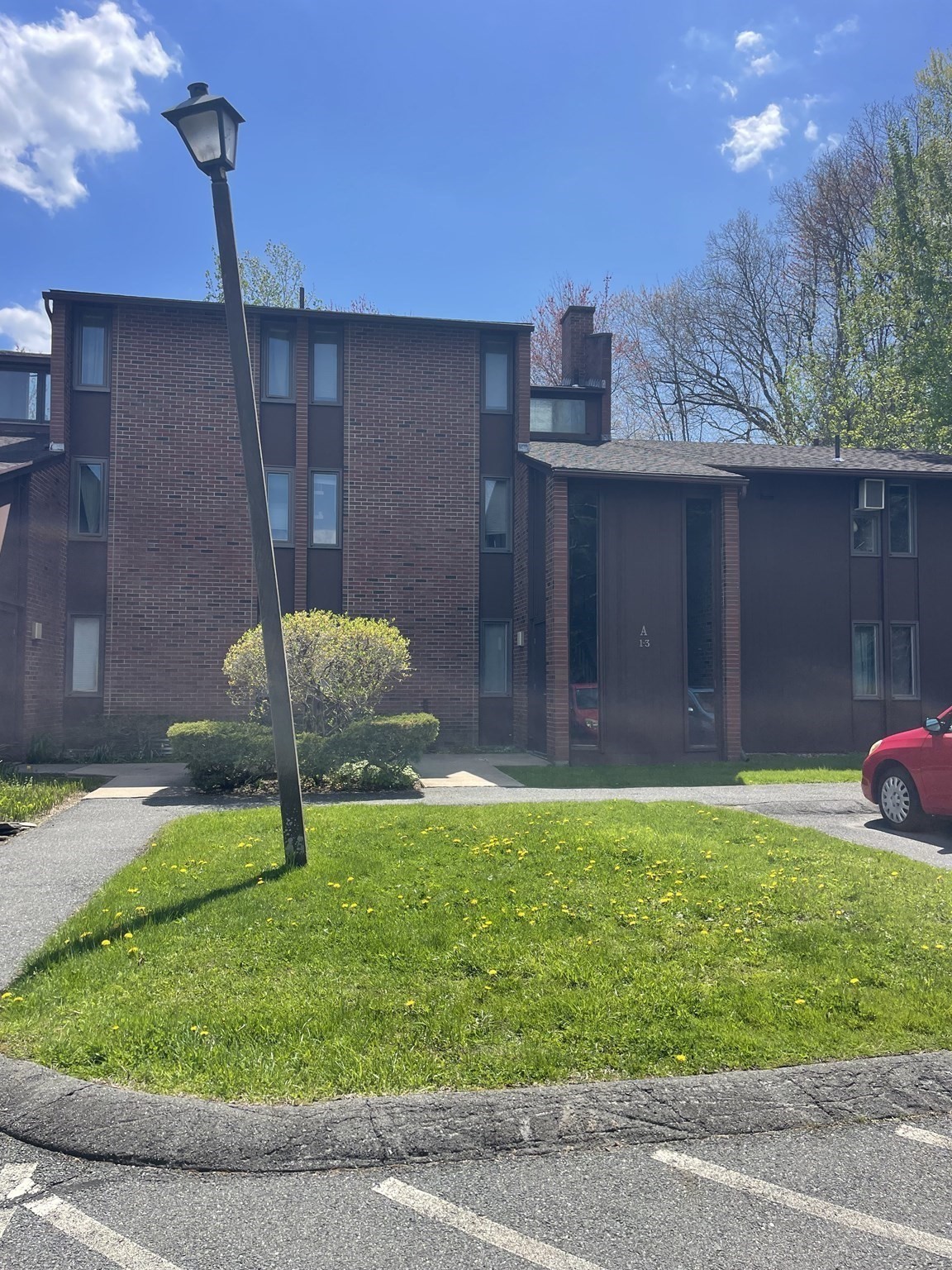 222 North East St Unit 1, Amherst, MA 01002