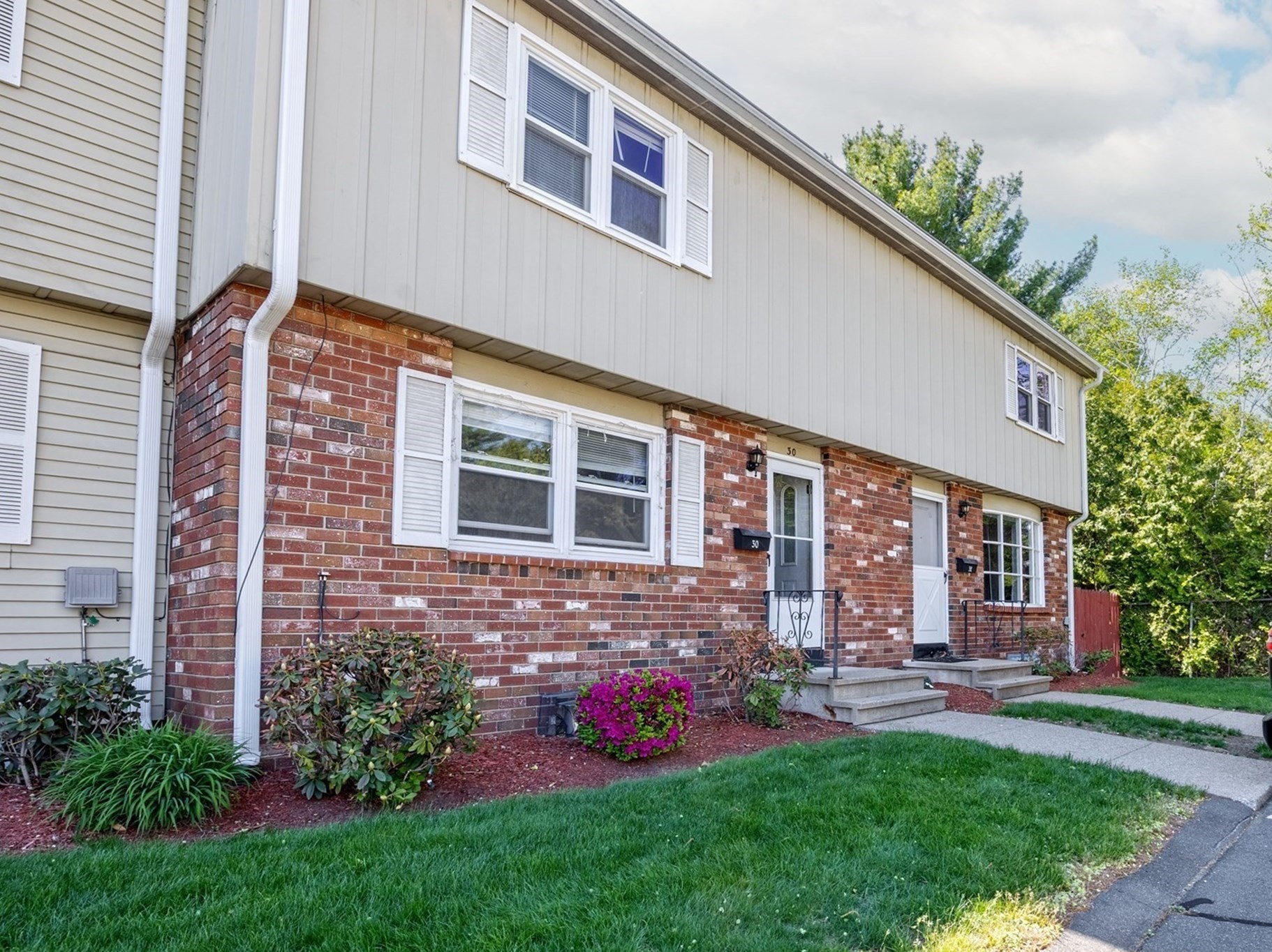 32 Yorktown Ct Unit 32, Chicopee, MA 01020