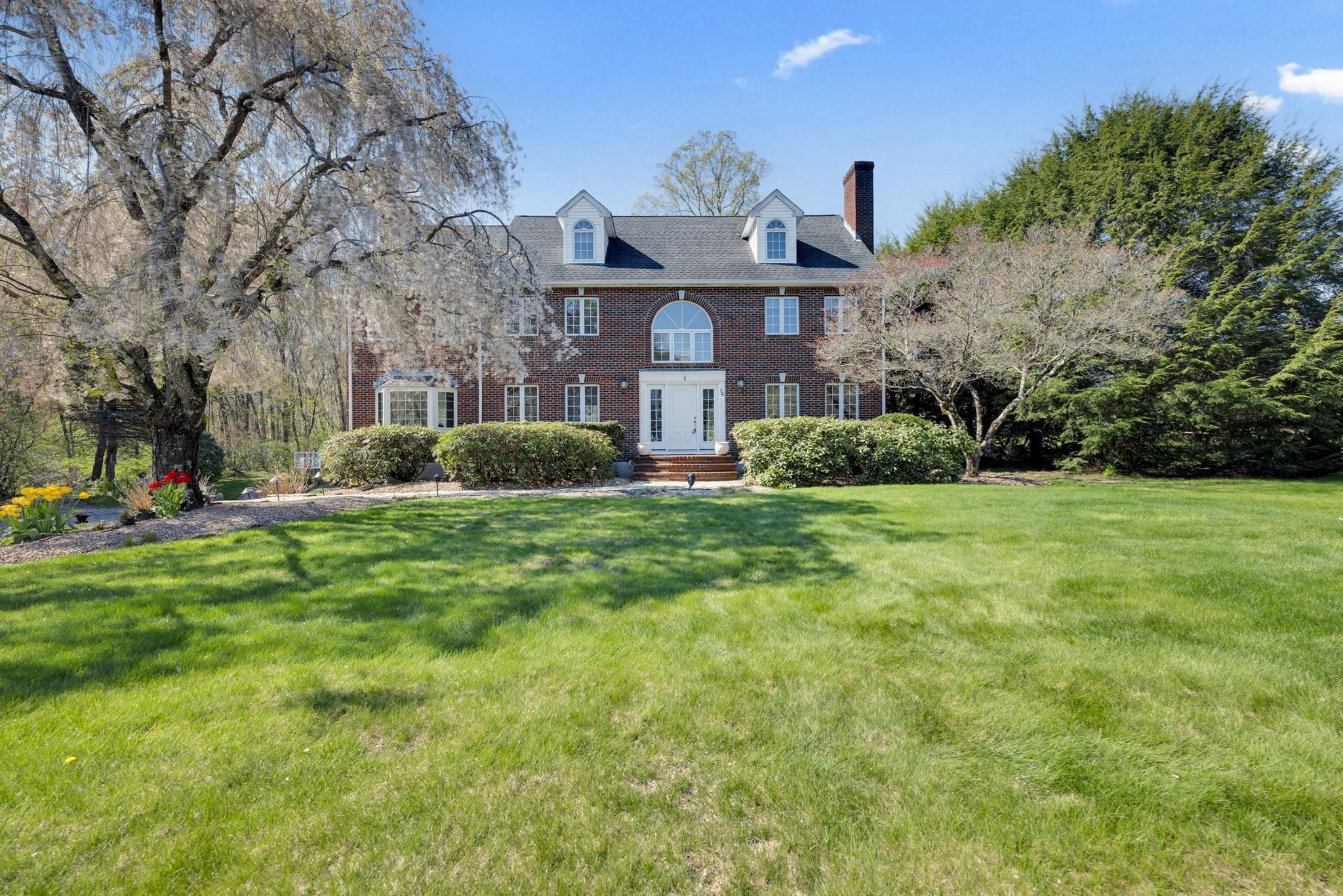 14 McTaggart St, Westborough, MA 01581