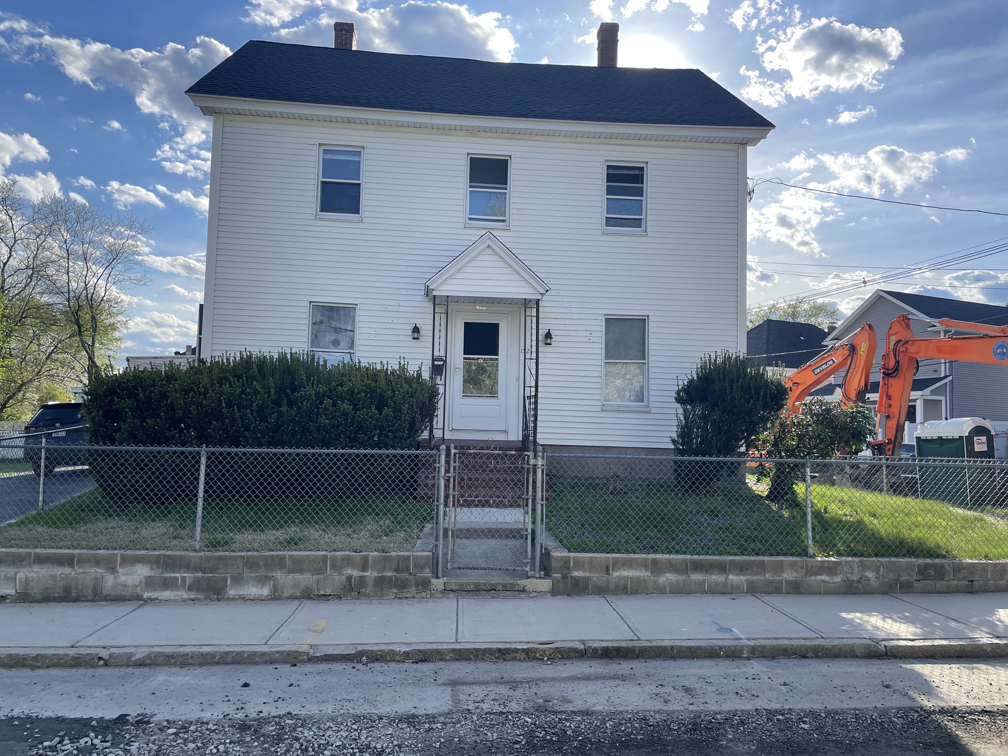 192 Hildreth St, Lowell, MA 01850