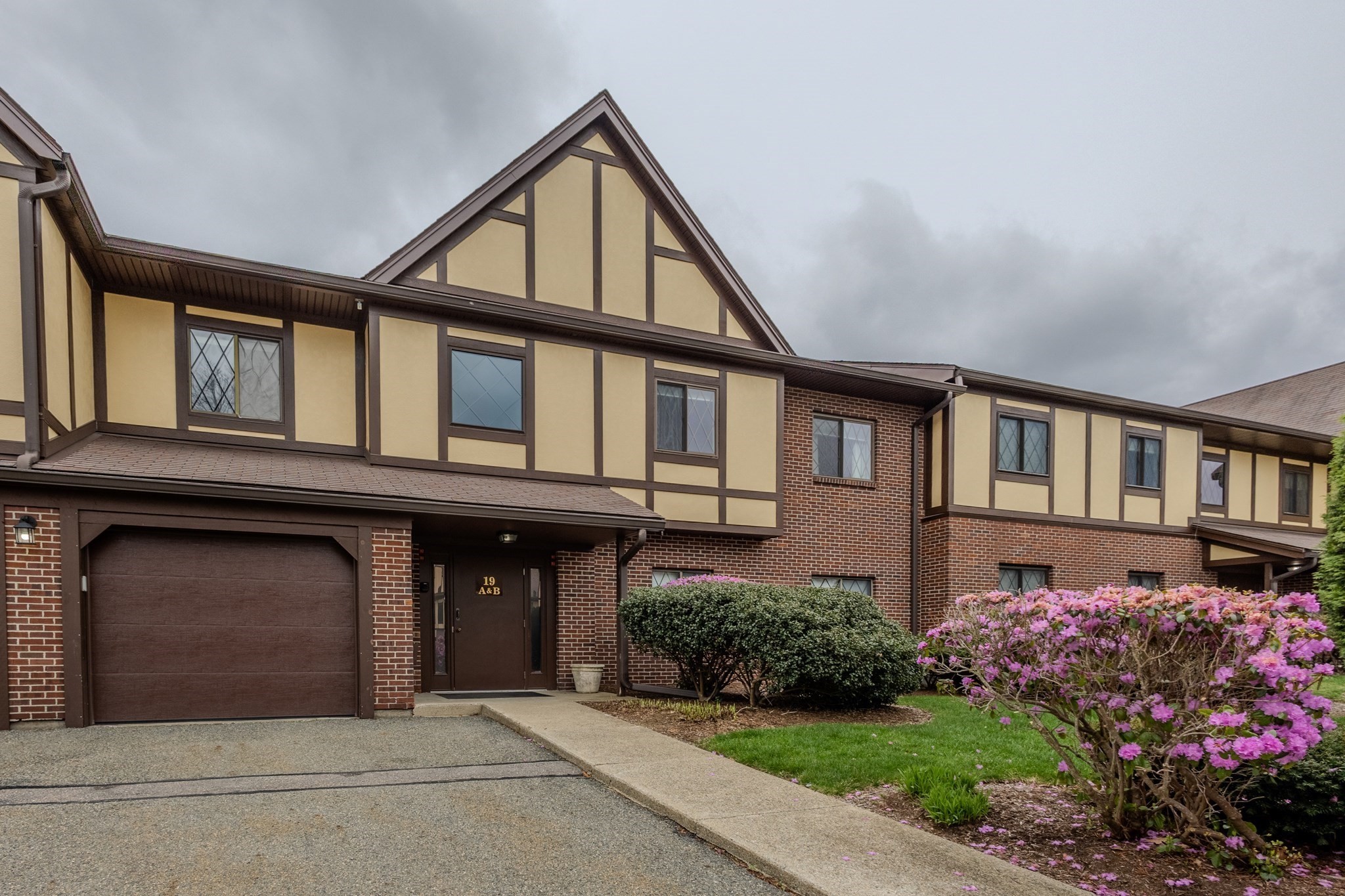 19 Rainbow Pond Dr Unit B2, Walpole, MA 02081
