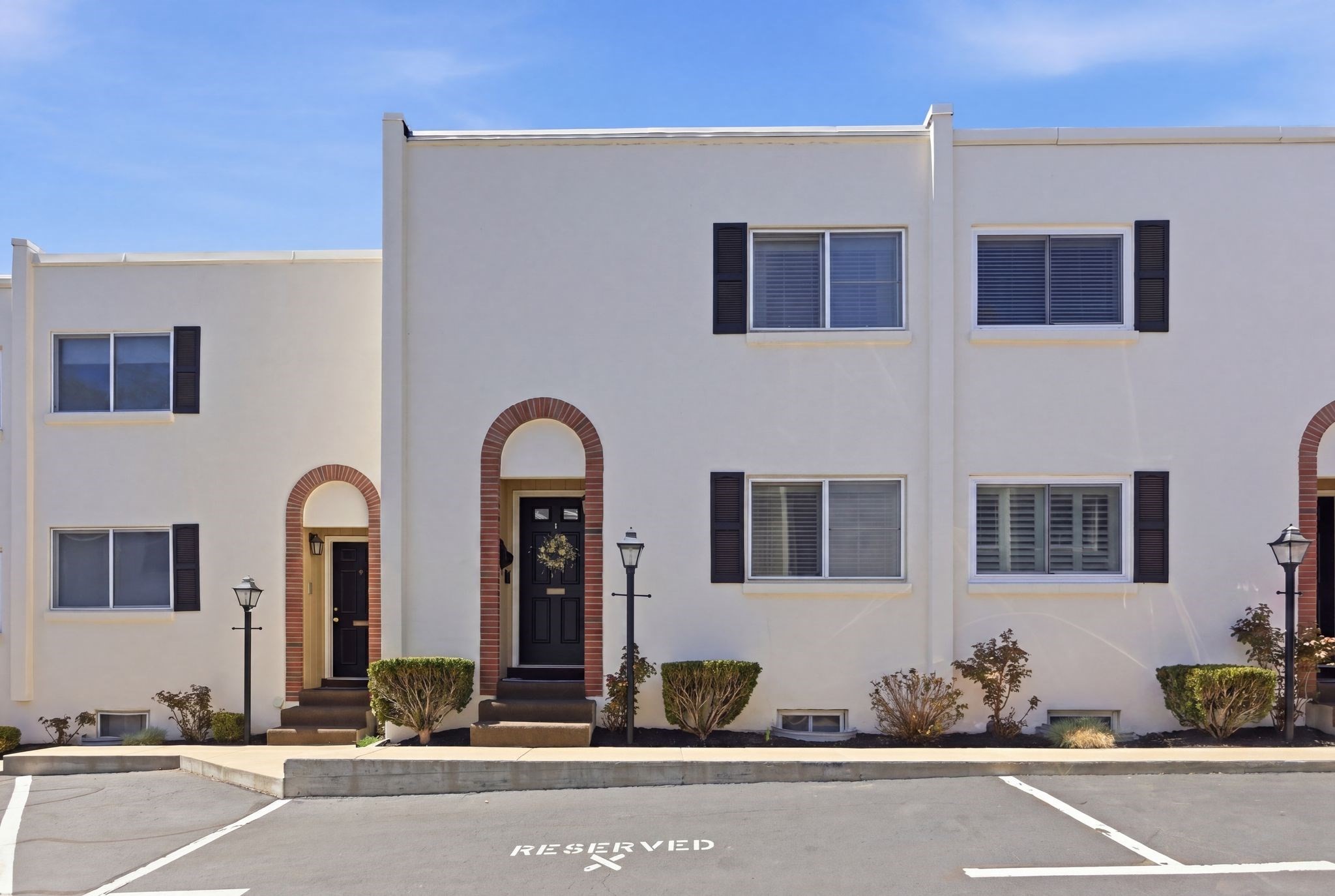 1 Charles St Unit X, Reading, MA 01867