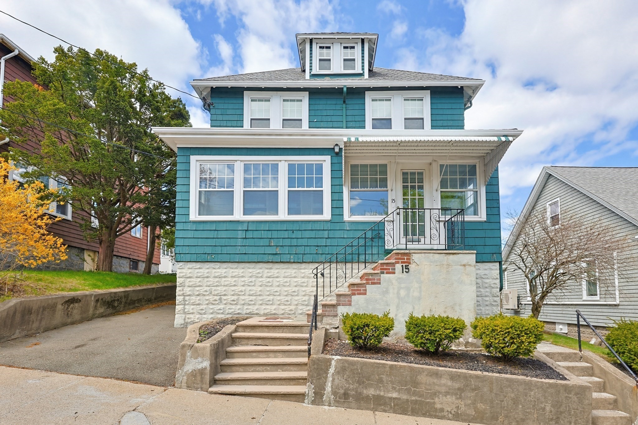 15 Grayson St, Dorchester, Boston, MA 02124