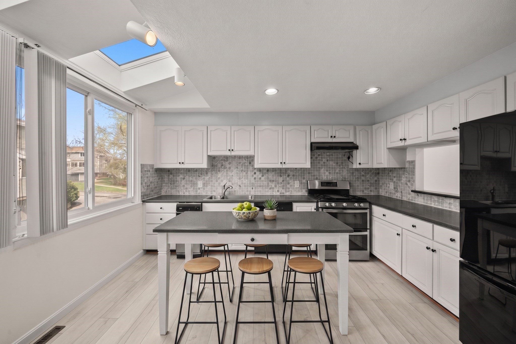 255 North Rd Unit 10, Chelmsford, MA 01824