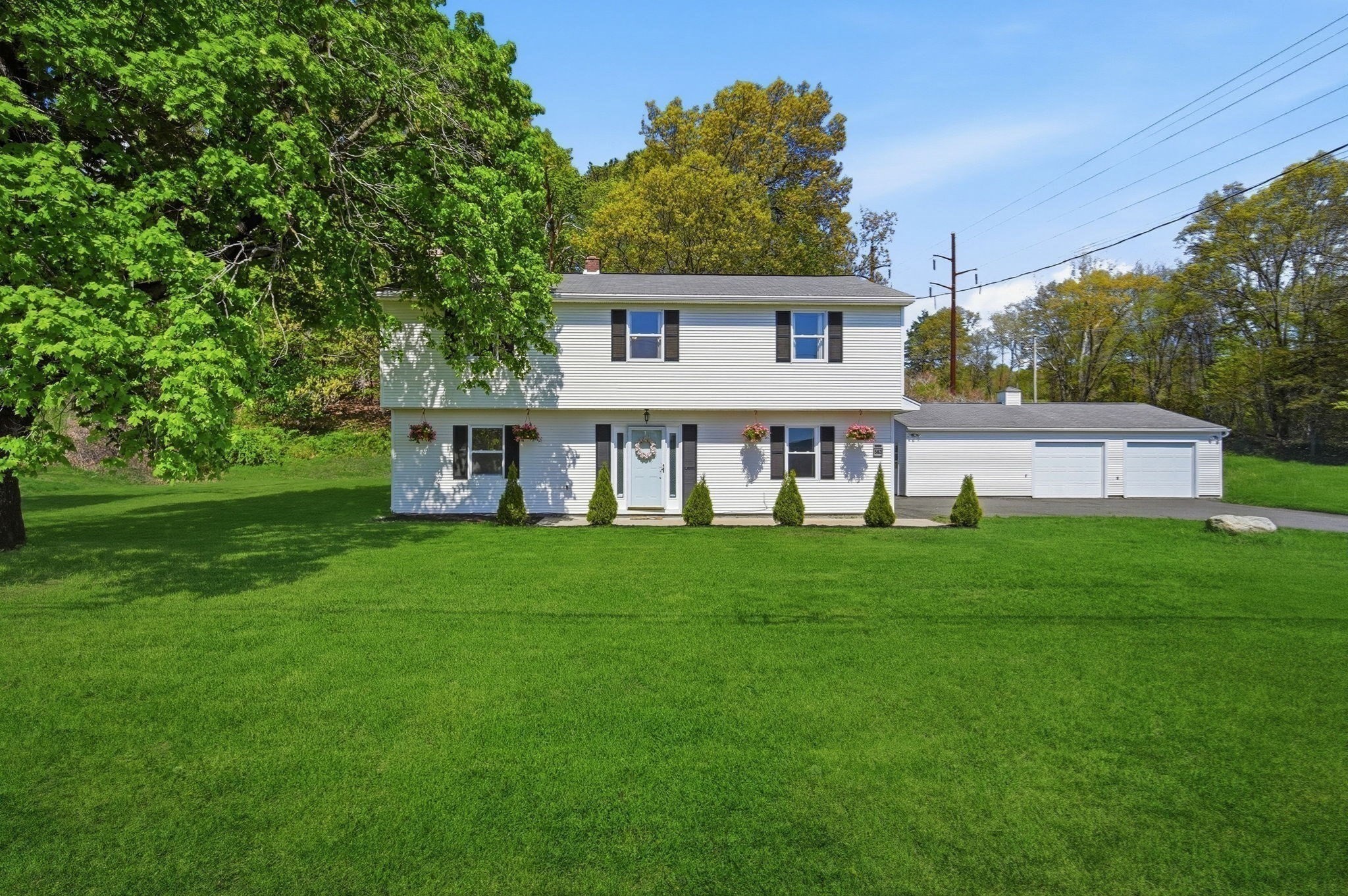 563 Pochassic Rd., Westfield, MA 01085