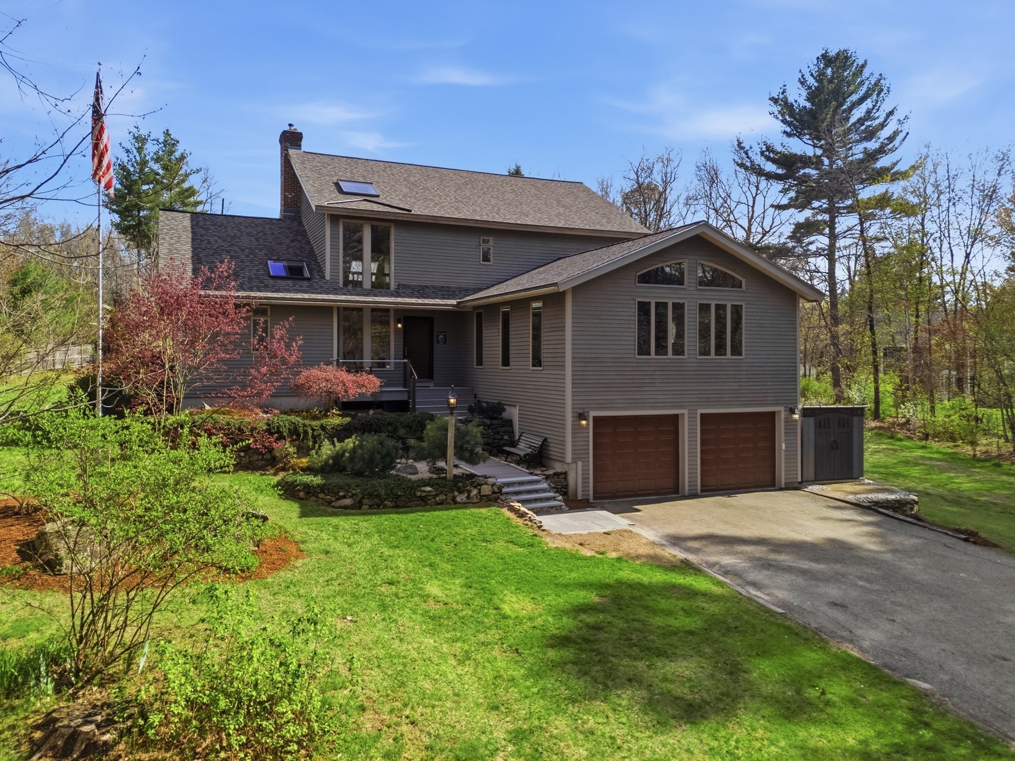 9 Upton St, Dunstable, MA 01827