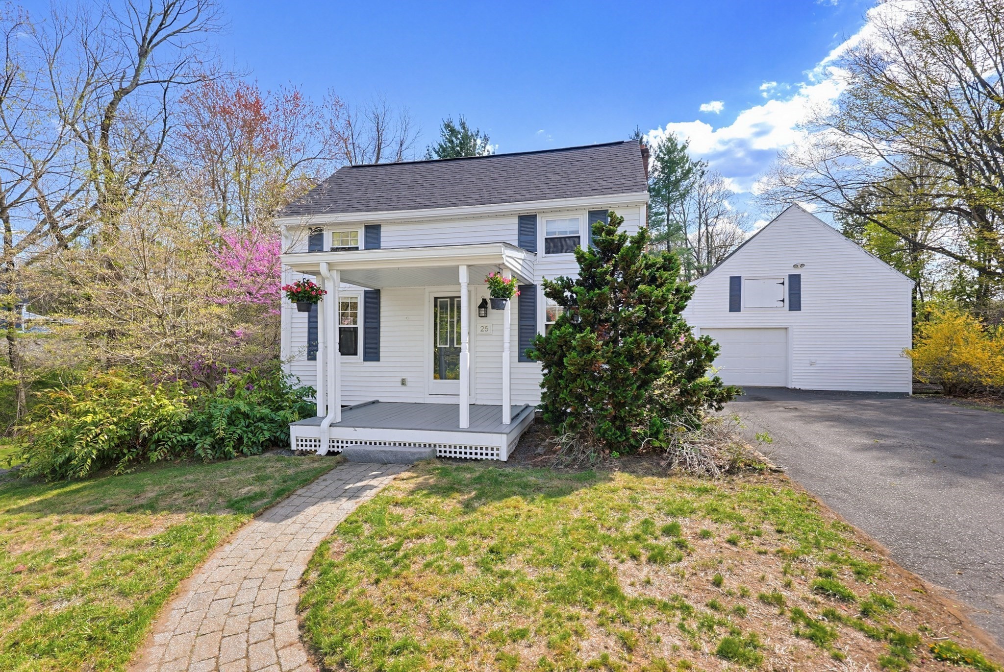 25 Stagecoach Rd, Leominster, MA 01453