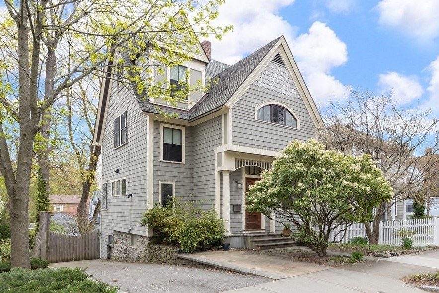 26 Circuit Ave, Newton, MA 02461