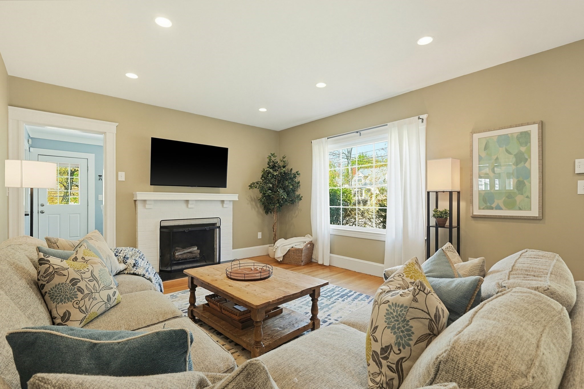 24 Maskwonicut St, Sharon, MA 02067