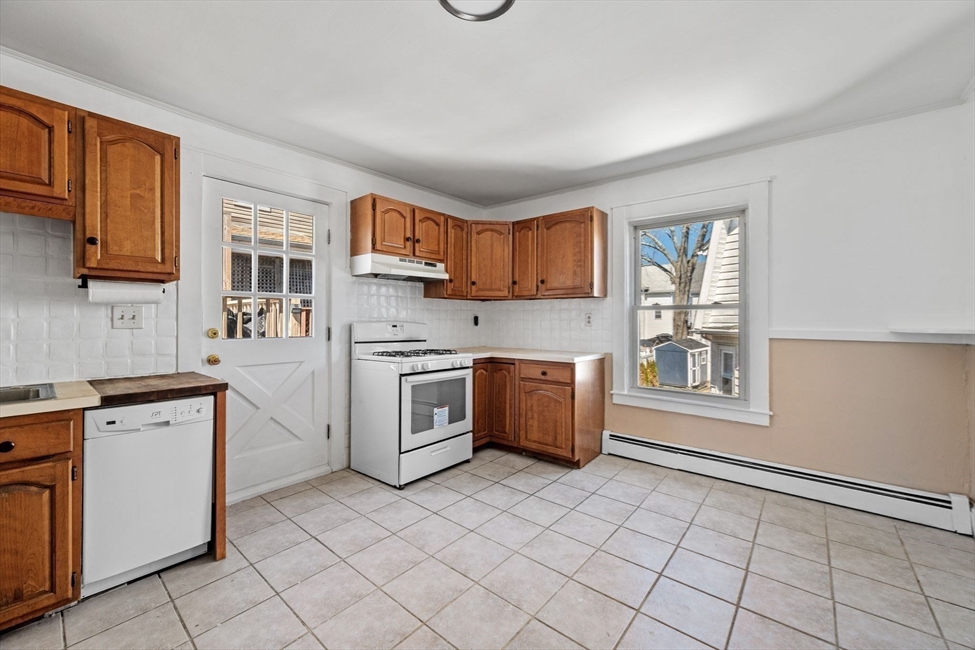 12-16 Landon Cir, Lynn, MA Image 9