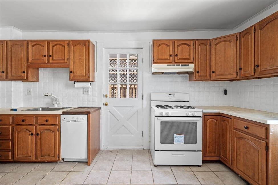 12-16 Landon Cir, Lynn, MA Image 10