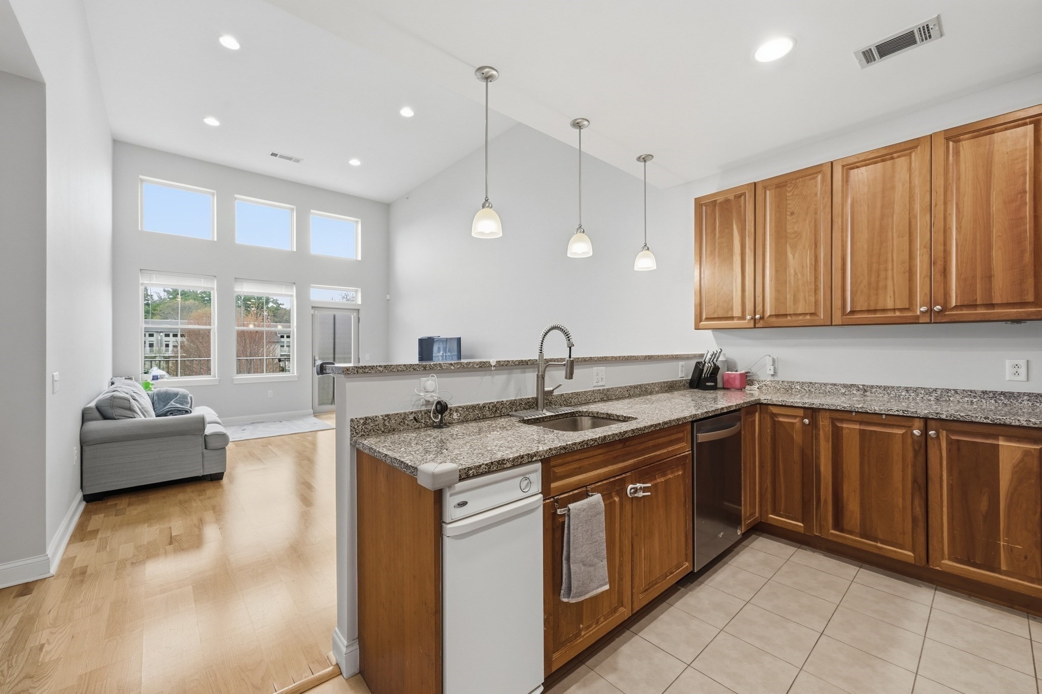 3 Harvest Dr Unit 310, North Andover, MA 01845
