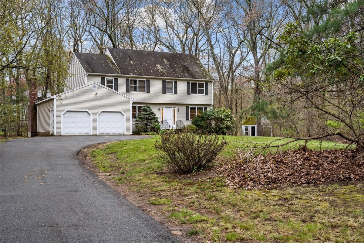 36 Chestnut St, Hopkinton, MA 01748