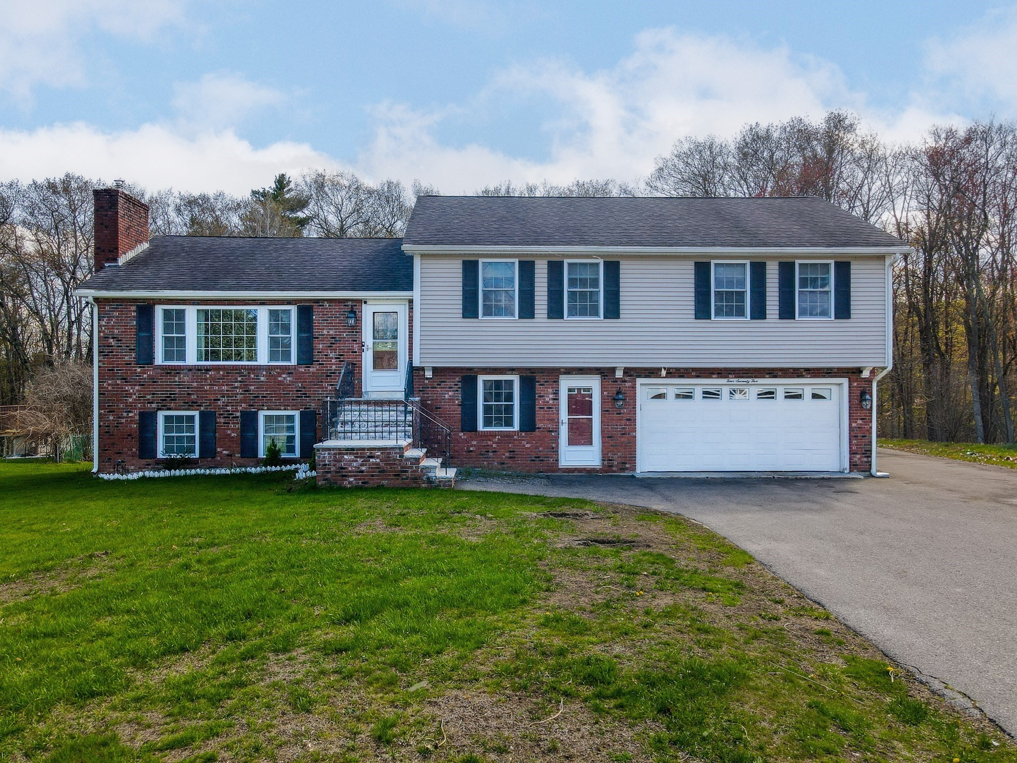 475 Arlington St, Dracut, MA 01826