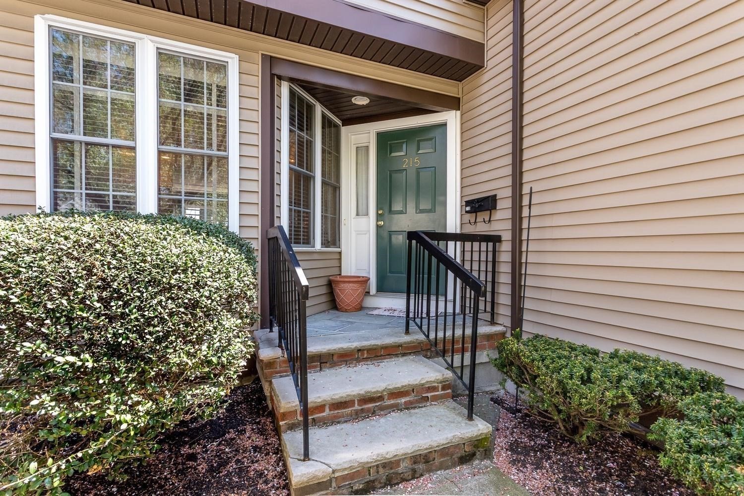 215 Neponset Unit 215, Canton, MA 02021