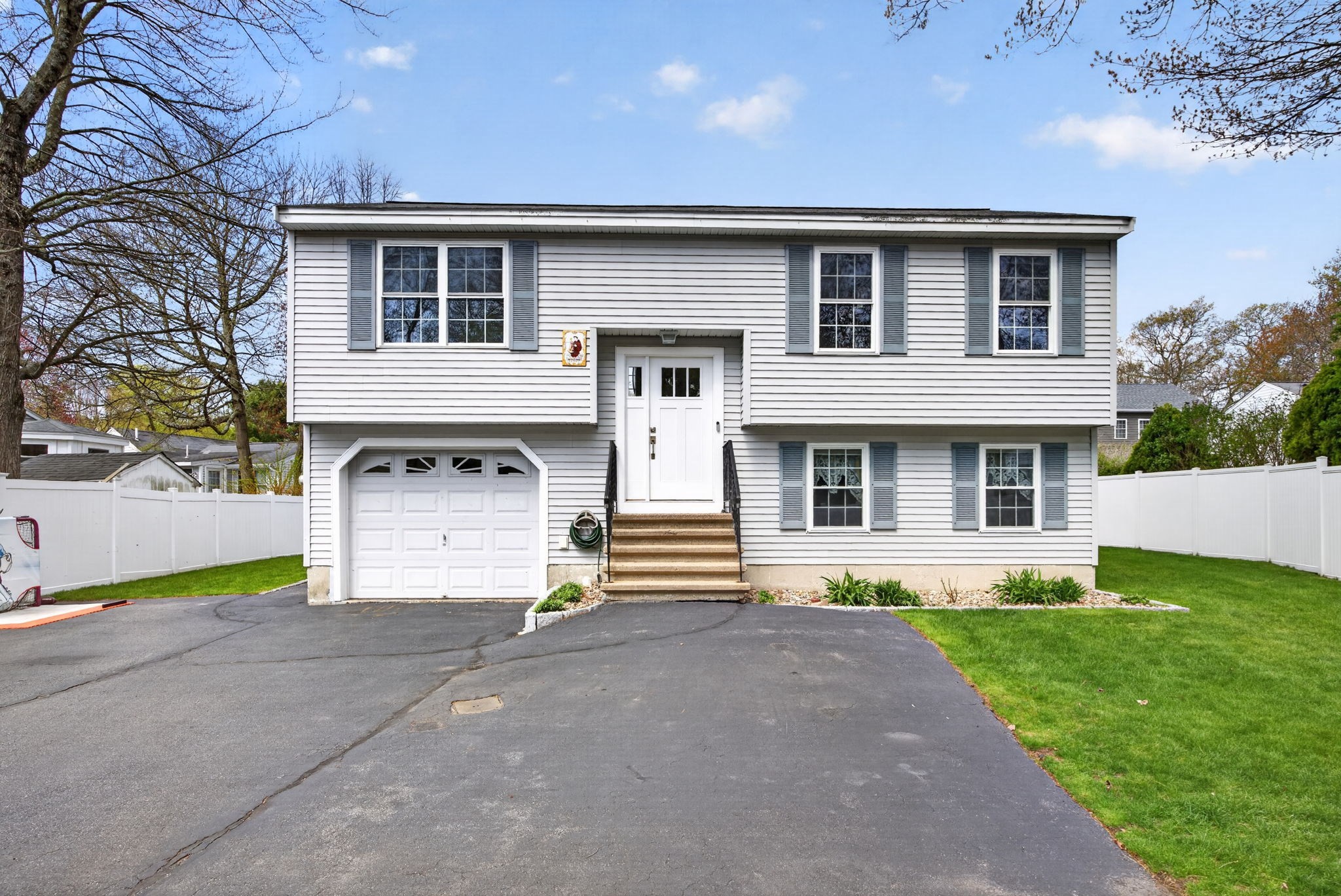 111 Grove Ave, Wilmington, MA 01887