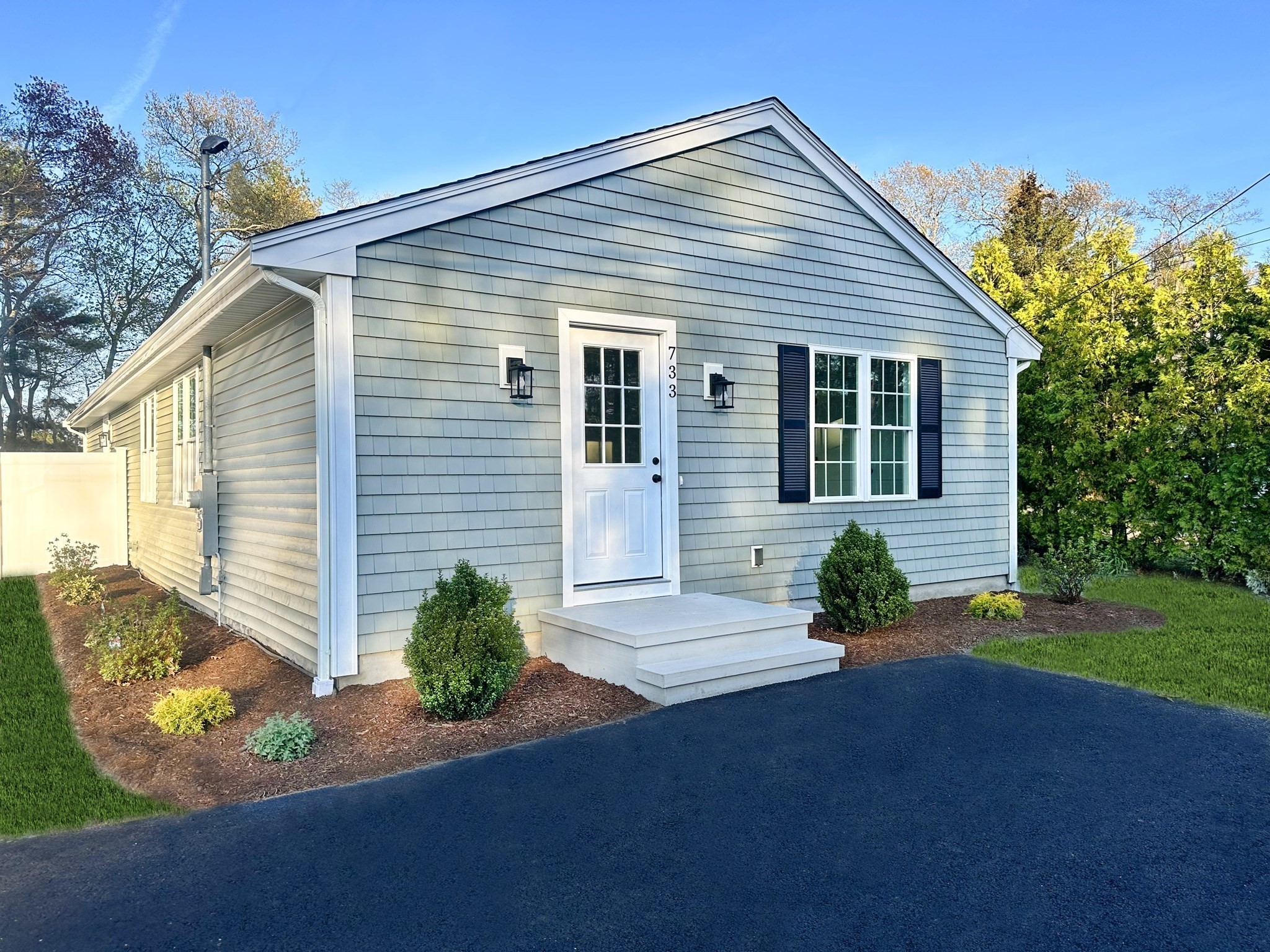 733 Monponsett St, Hanson, MA 02341