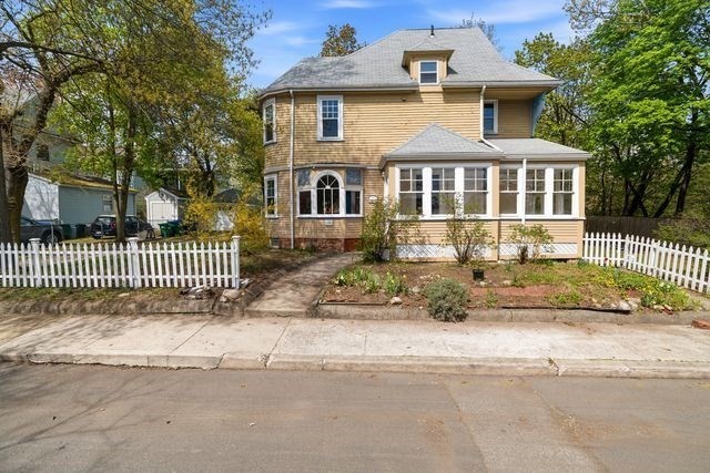 10 Oak Bluff St, Medford, MA 02155