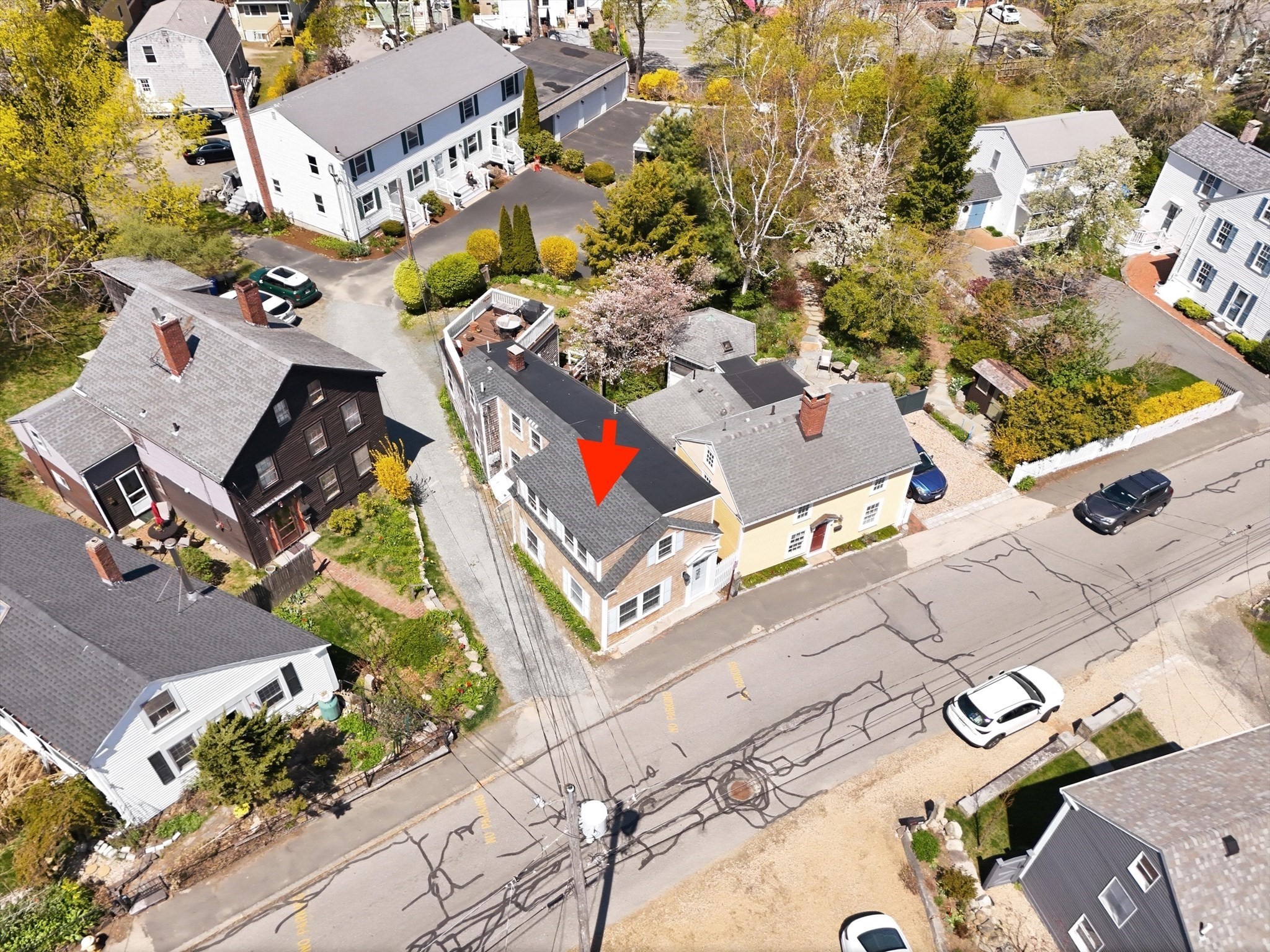 24 High St, Rockport, MA 01966